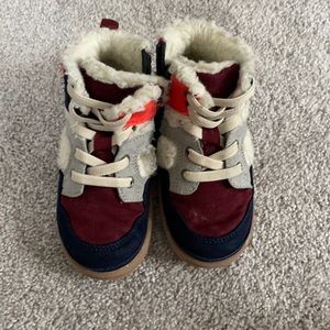 Gap sneakers size 7